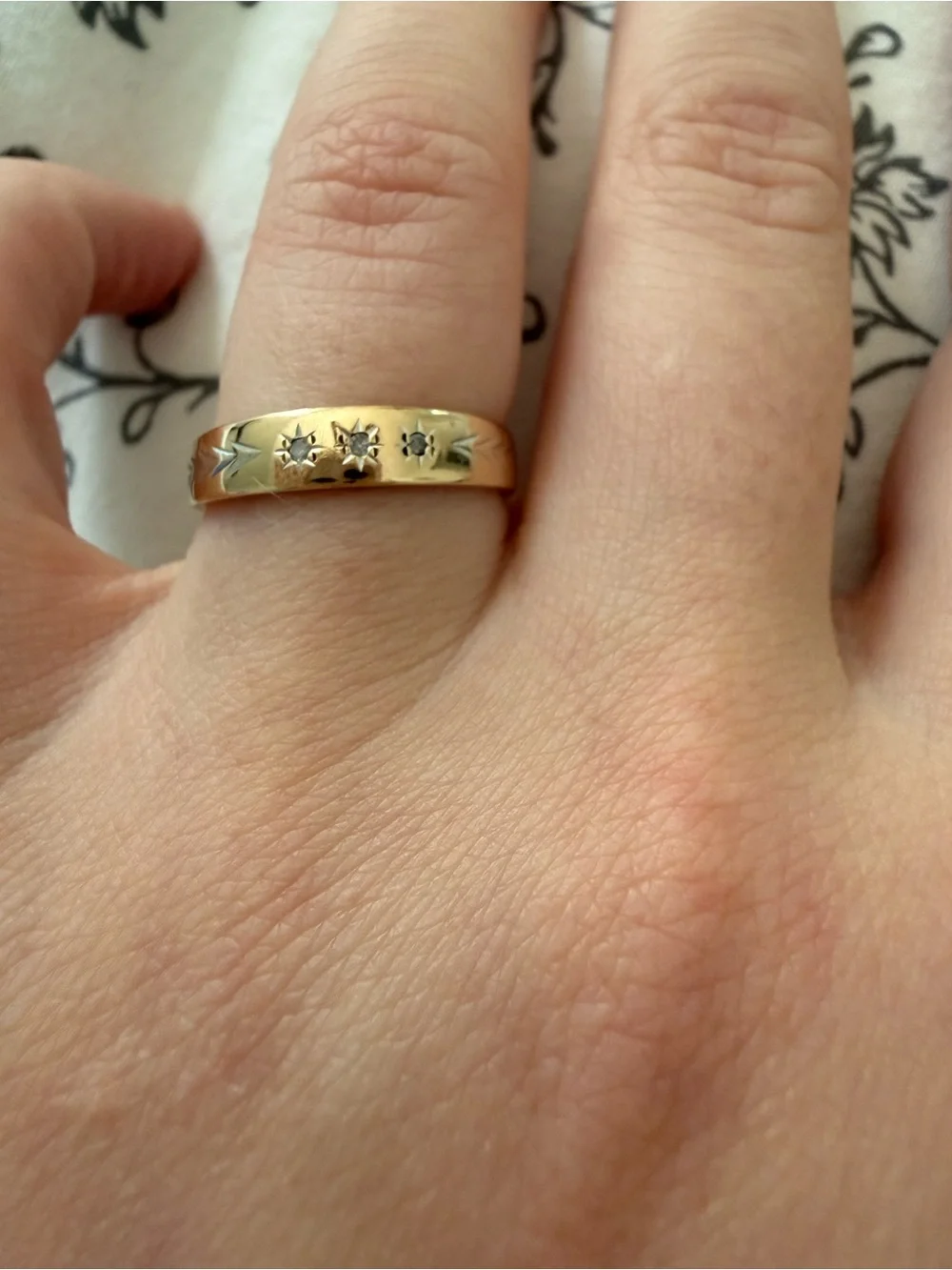 10k Gold Star Accent Women's Band Ring